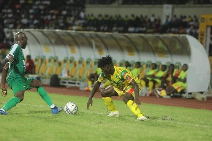 Astres de Douala vs Union Sportive de Douala, lors de l'ouverture du championnat professionnel MTN Elite One 2022-2023, hier 15 octobre au Stade de la Réunification de Douala